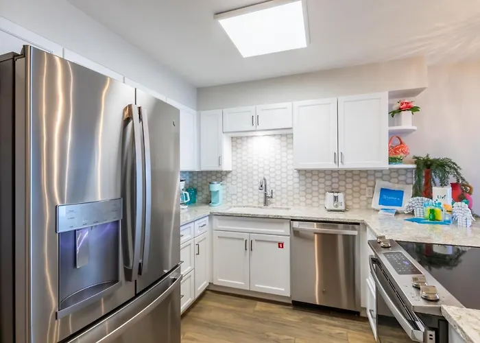 Apartment Compass Point 108
