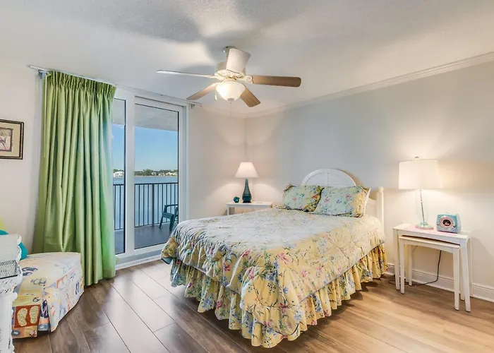 Apartment Compass Point 108