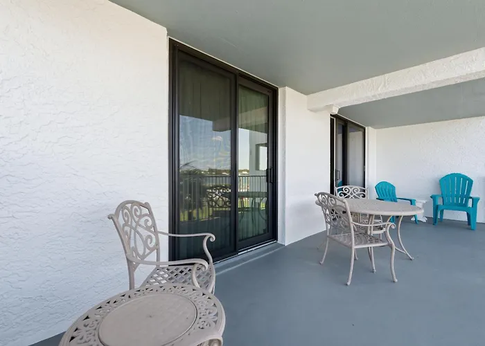 Compass Point 108 Apartment *